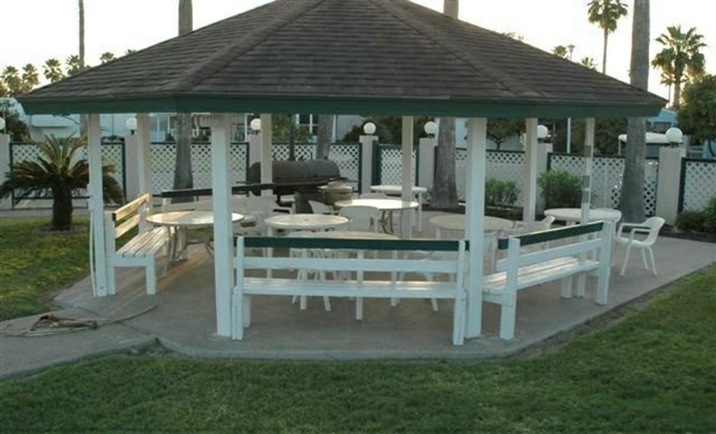 Gazebo2.jpg