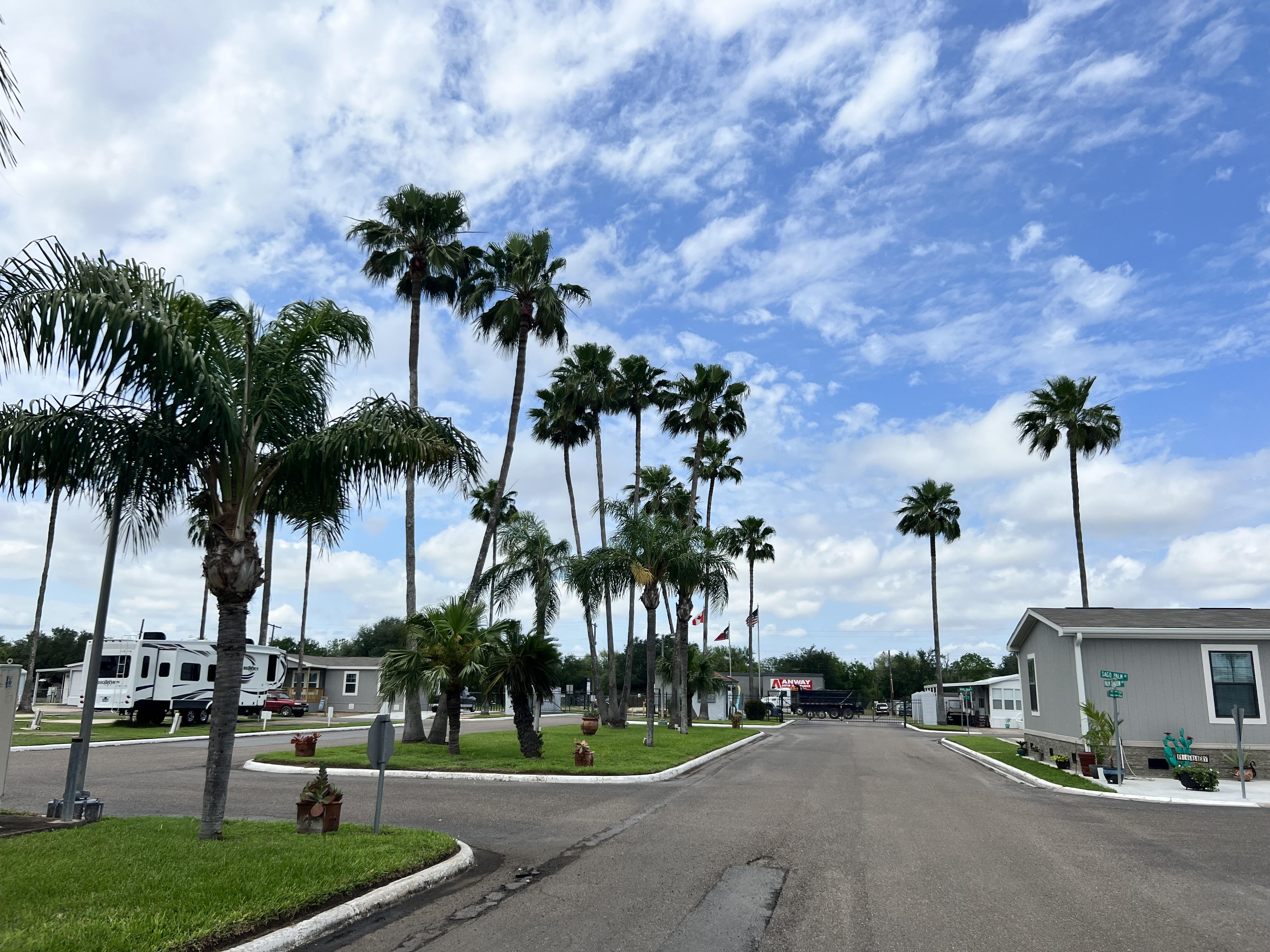 Palm Shadows RV Resort Park